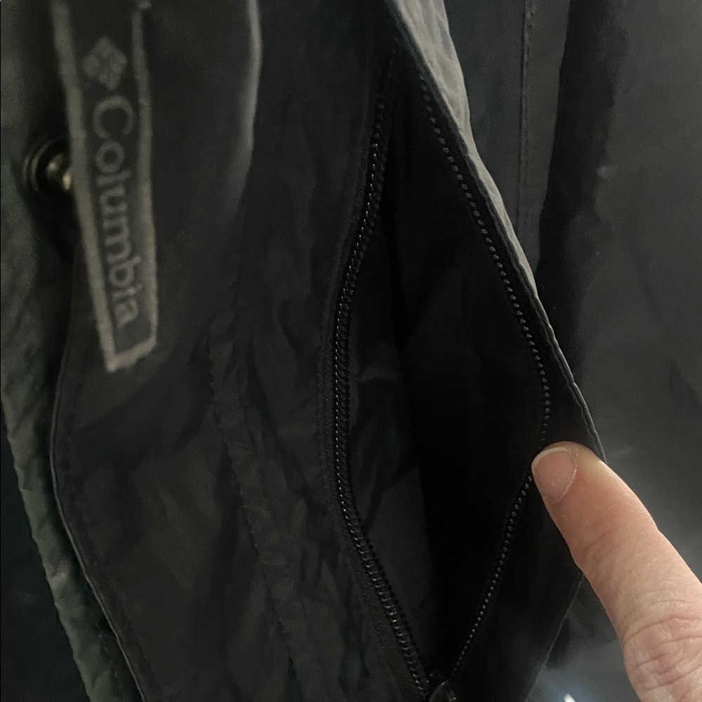 Summer Sale Markdown Columbia Men Black Hooded Raincoat Lgth 28”, Pit to Pit 24” - Picture 5 of 16